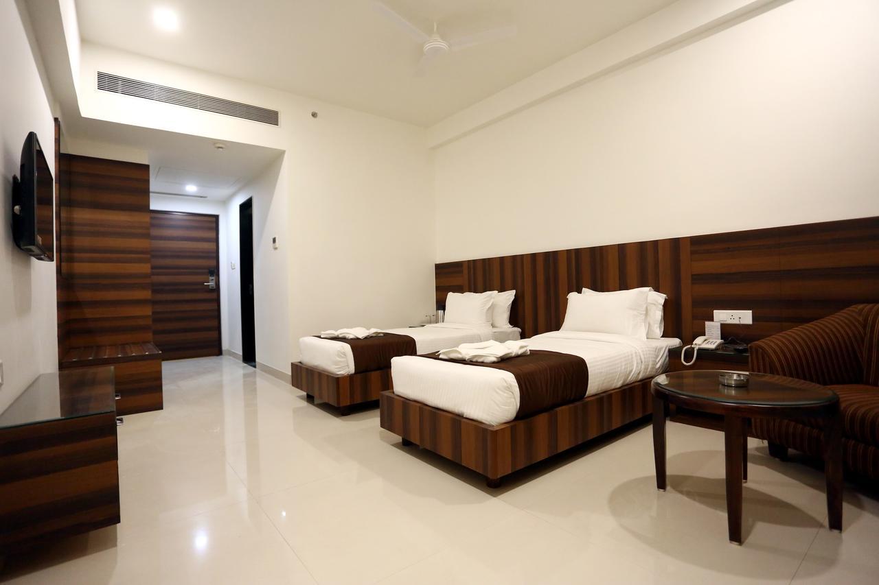 Solitaire Hotel Raipur  Bagian luar foto