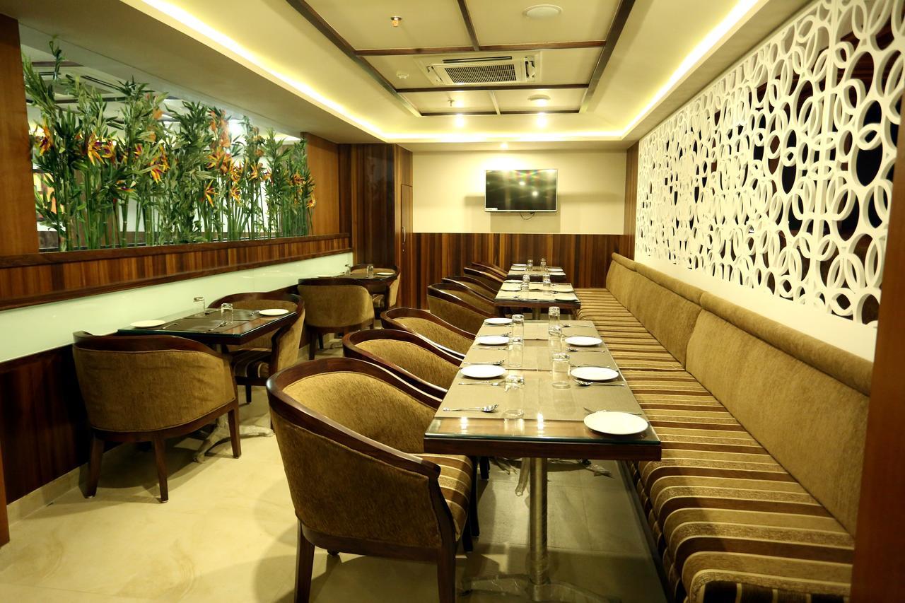 Solitaire Hotel Raipur  Bagian luar foto