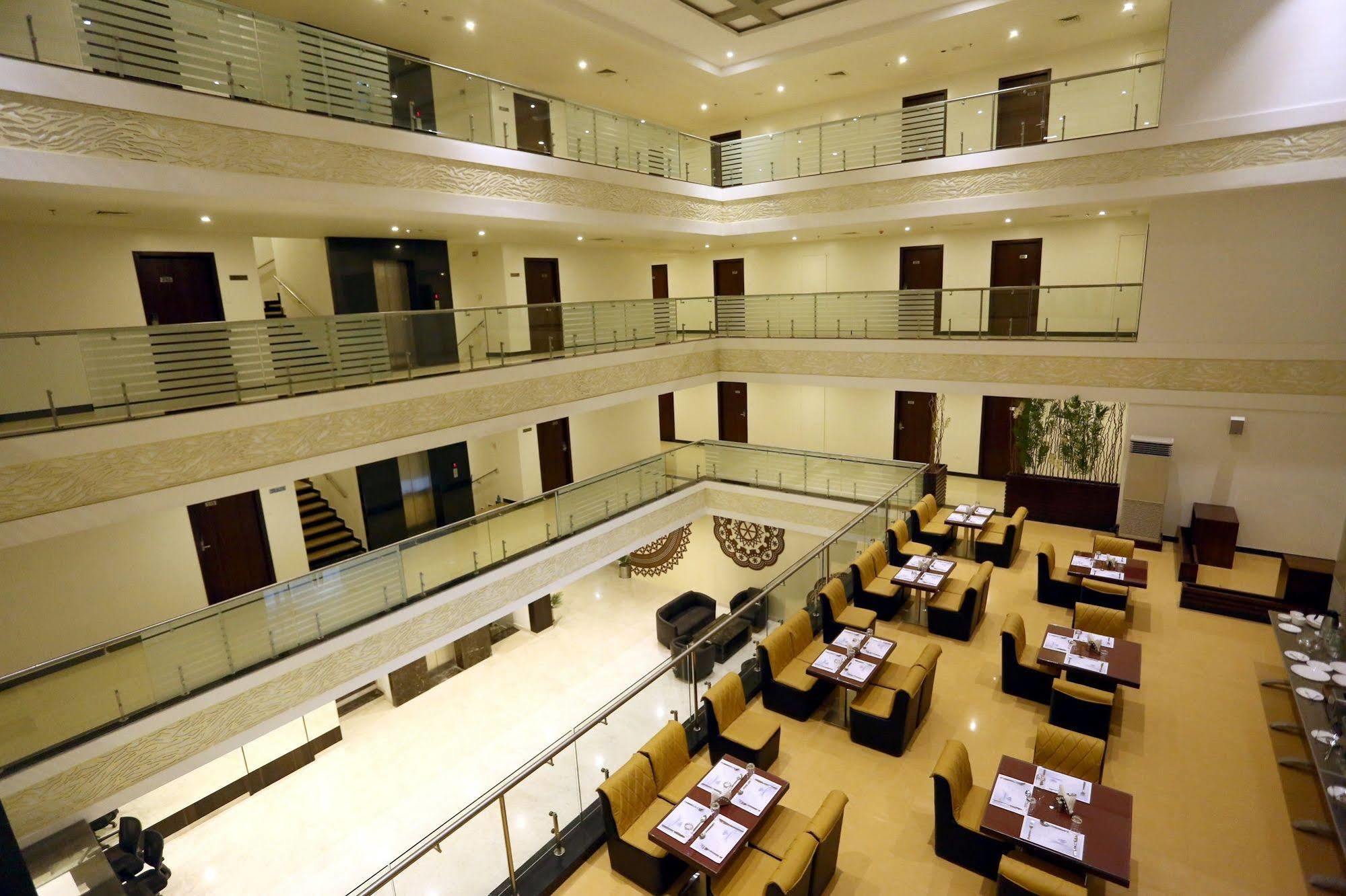 Solitaire Hotel Raipur  Bagian luar foto