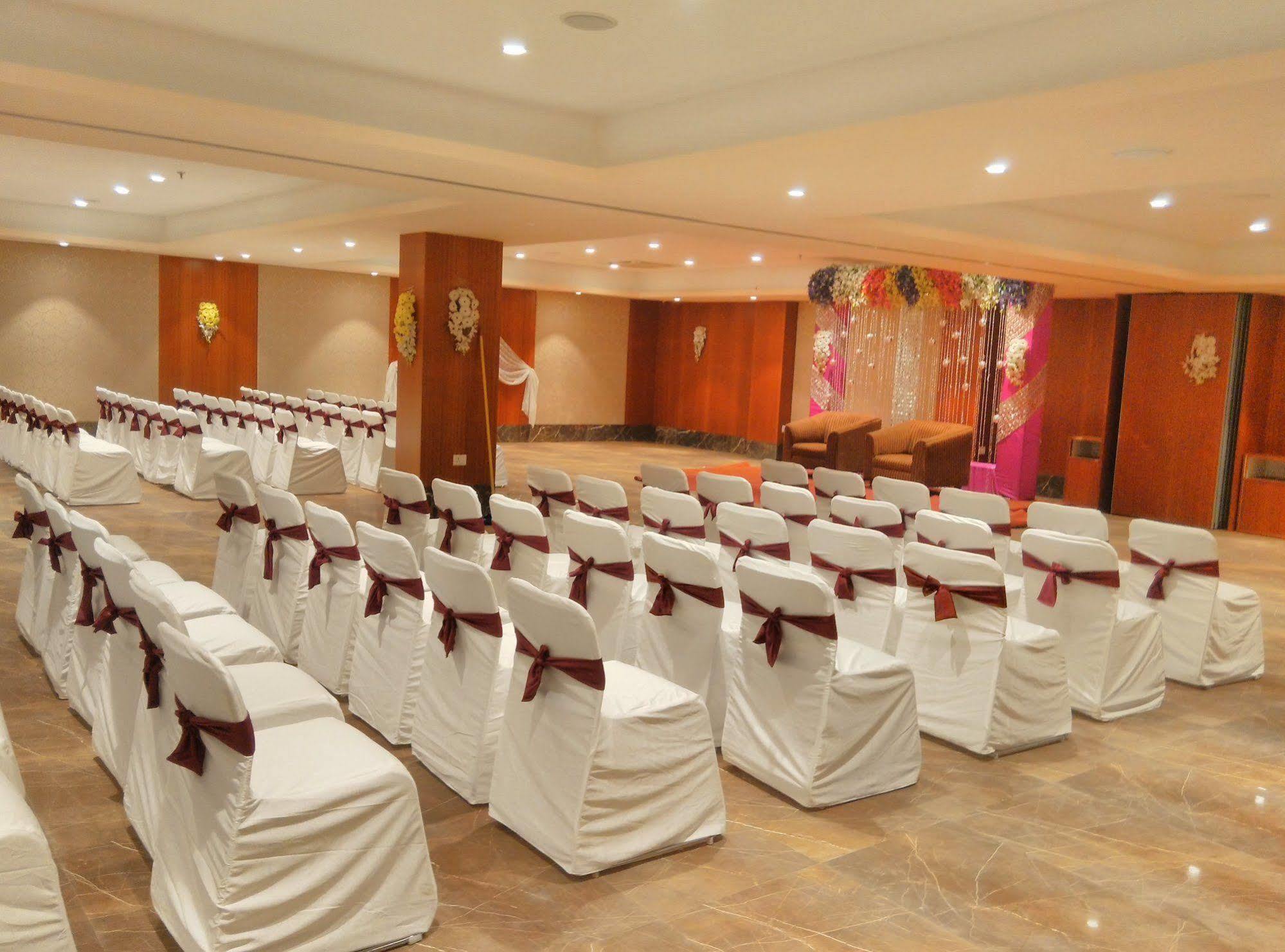 Solitaire Hotel Raipur  Bagian luar foto