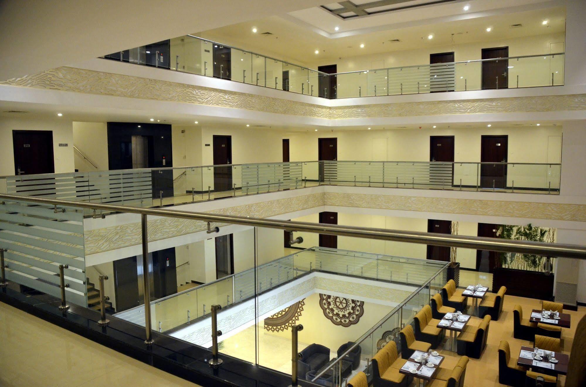 Solitaire Hotel Raipur  Bagian luar foto