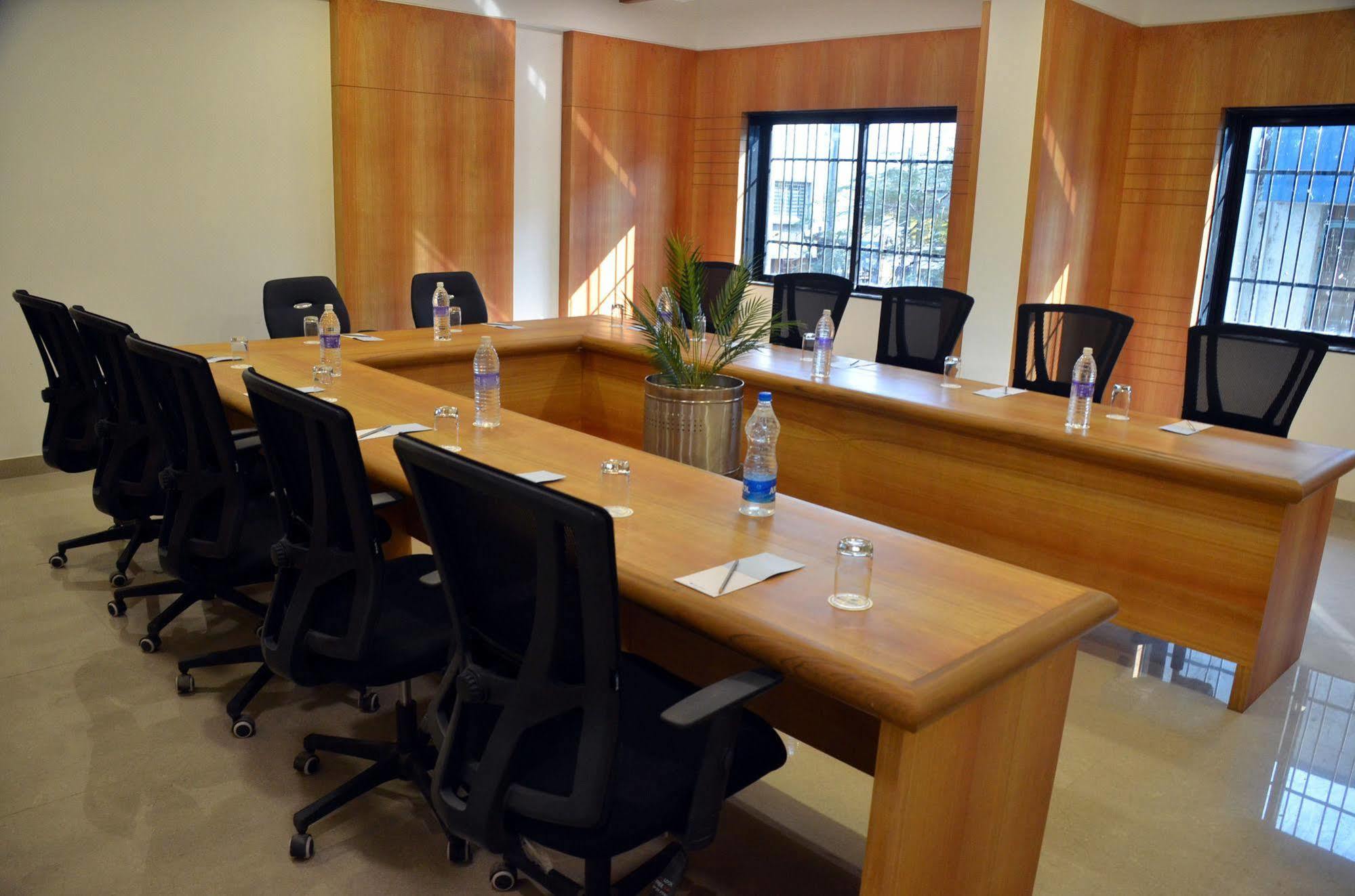 Solitaire Hotel Raipur  Bagian luar foto